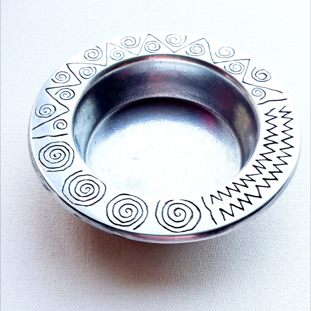 Vintage Wilton Co. Polished Pewter Round Dish Wine/Candle Holder Silvertone